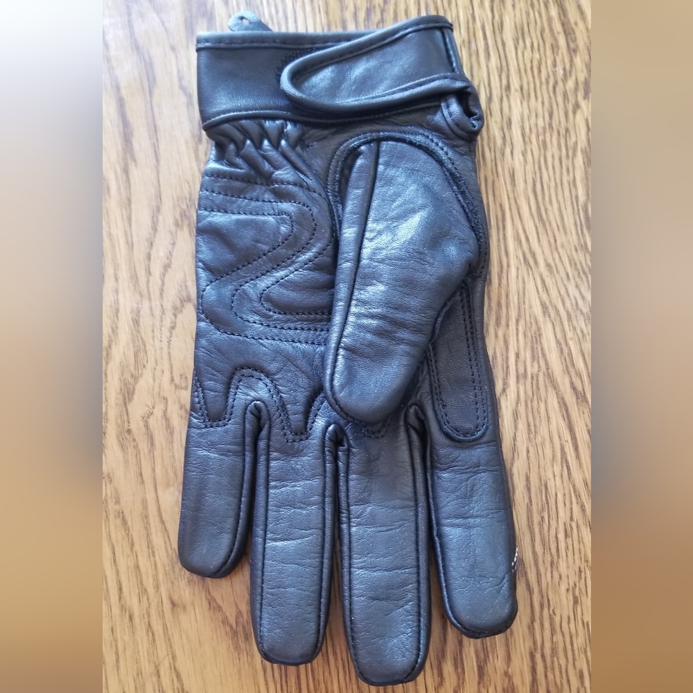 Women's Black Leather Stitch-Detail Gloves - Picture 4 of 6